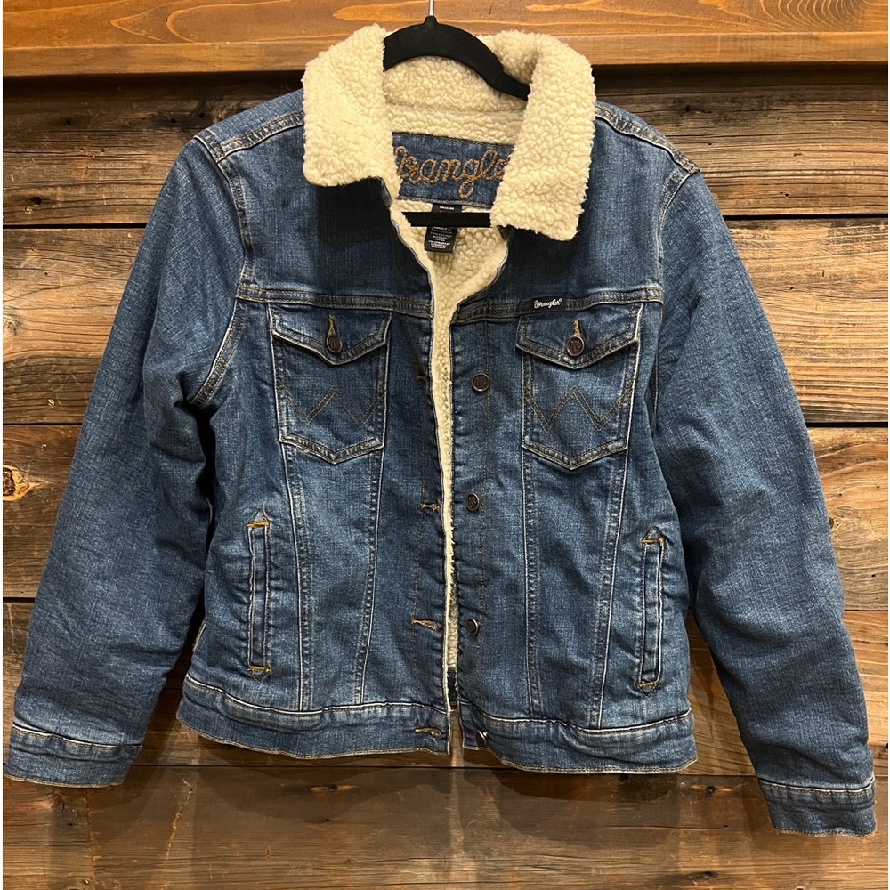 Sherpa lines Wrangler Jean jacket, size large, ‼️Worn Once‼️